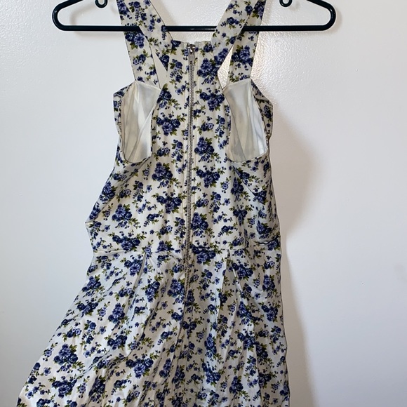 Sleeveless Flowered Summer Dress - Picture 3 of 4